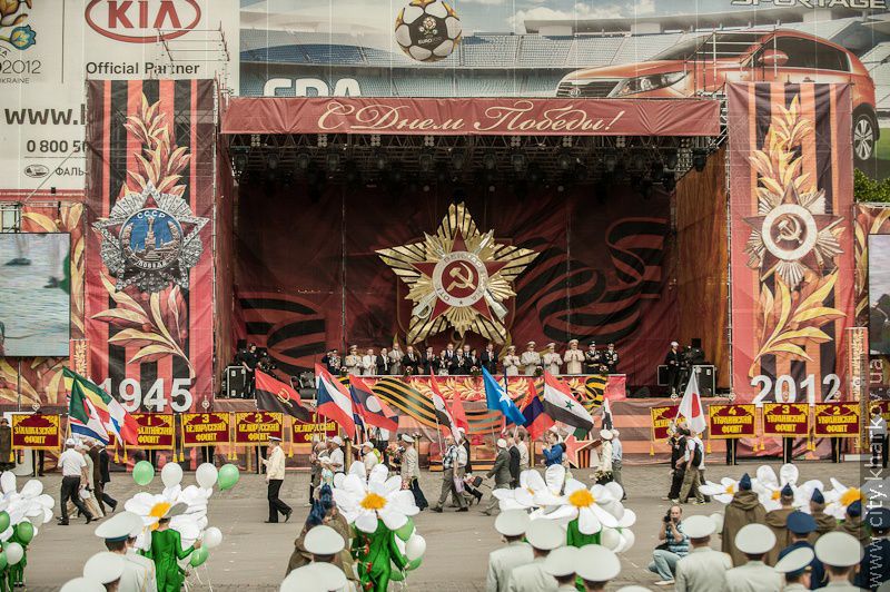На майдані Свободи пройшов військово-театралізований парад - 65