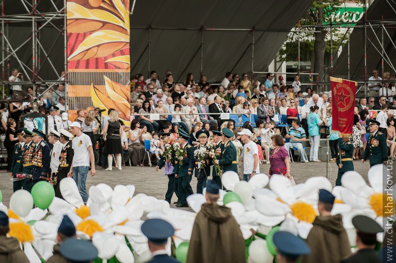 На майдані Свободи пройшов військово-театралізований парад - 69