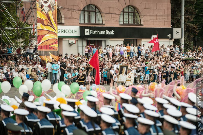На майдані Свободи пройшов військово-театралізований парад - 71
