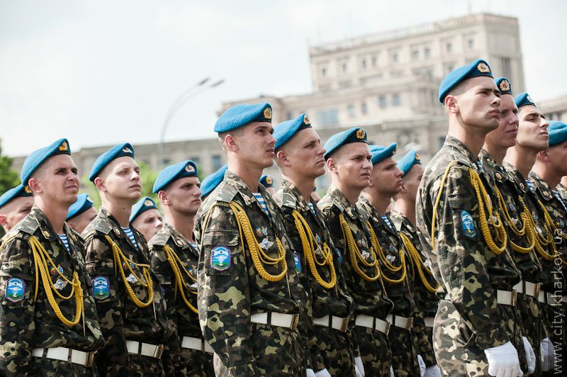 На майдані Свободи пройшов військово-театралізований парад - 72