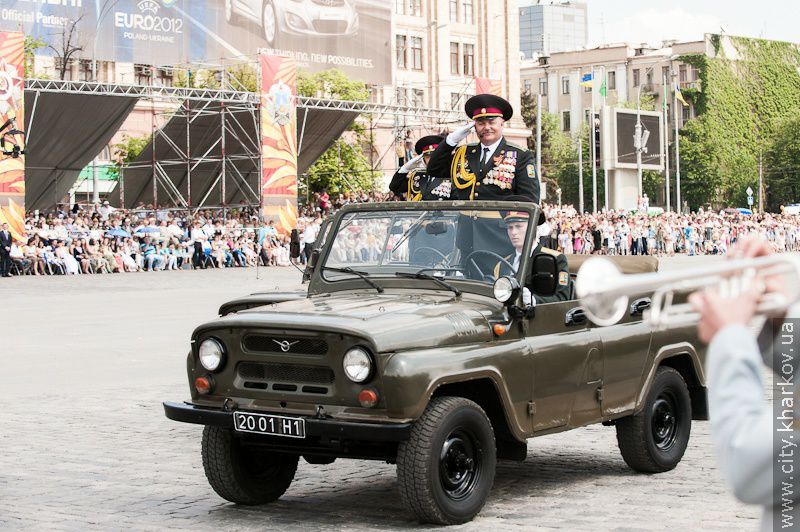 На майдані Свободи пройшов військово-театралізований парад - 74