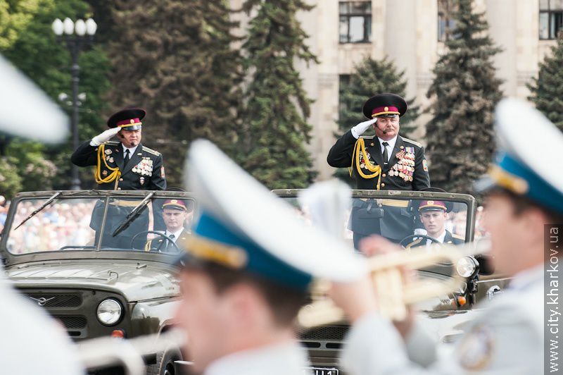 На майдані Свободи пройшов військово-театралізований парад - 75