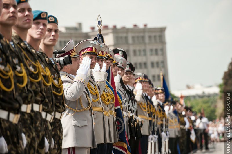 На майдані Свободи пройшов військово-театралізований парад - 77
