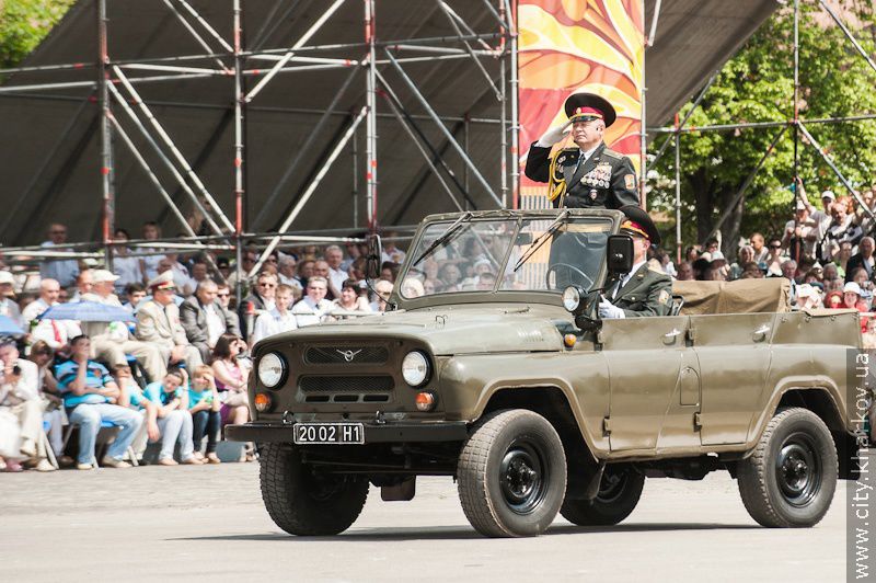 На майдані Свободи пройшов військово-театралізований парад - 79