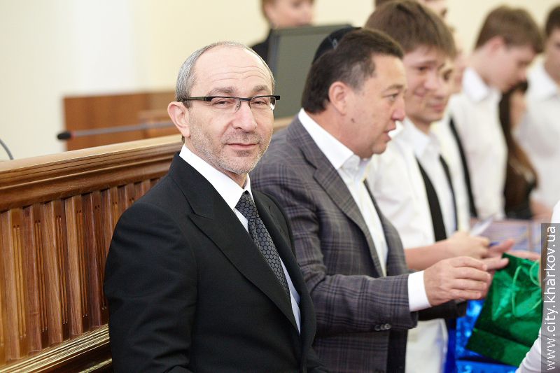 Геннадій Кернес зустрівся з дітьми-сиротами