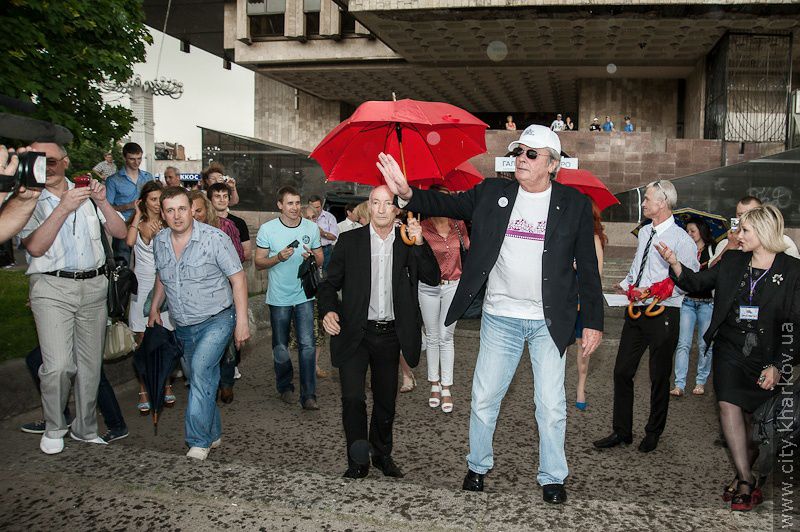 Ален Делон залишив відбитки долонь для Алеї почесних гостей «Харьковской сирени» - 30