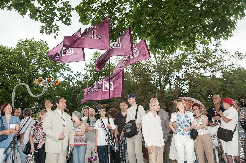 Ален Делон залишив відбитки долонь для Алеї почесних гостей «Харьковской сирени» - 31