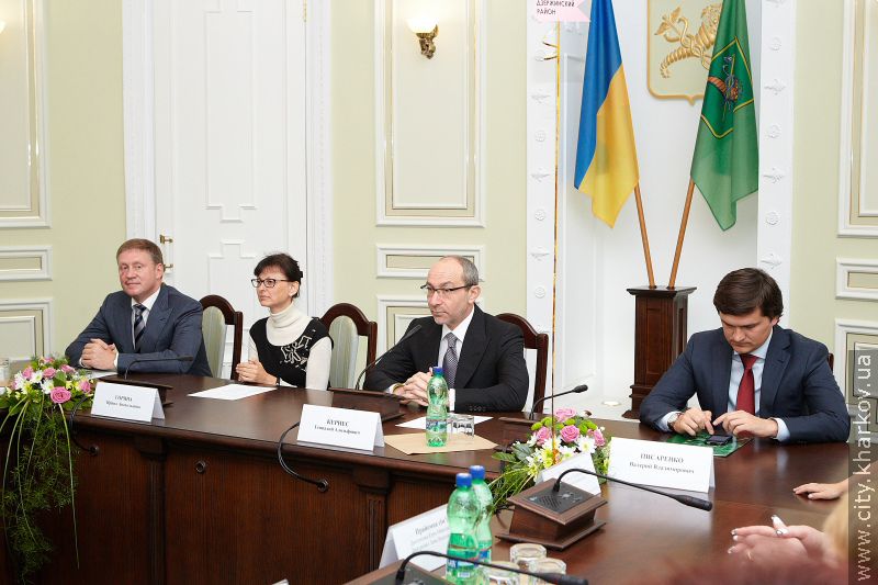 Геннадій Кернес провів прийом до Дня сім'ї