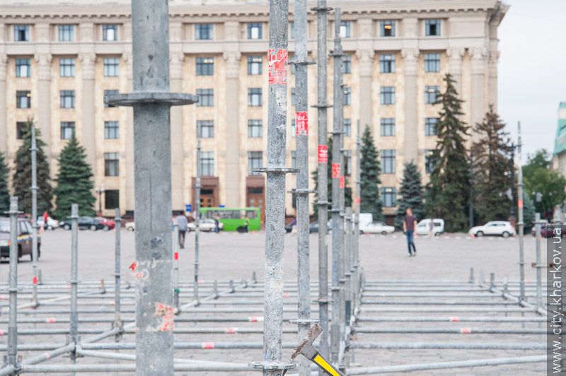 На майдан Свободи завозять обладнання для монтажу фан-зони - 6
