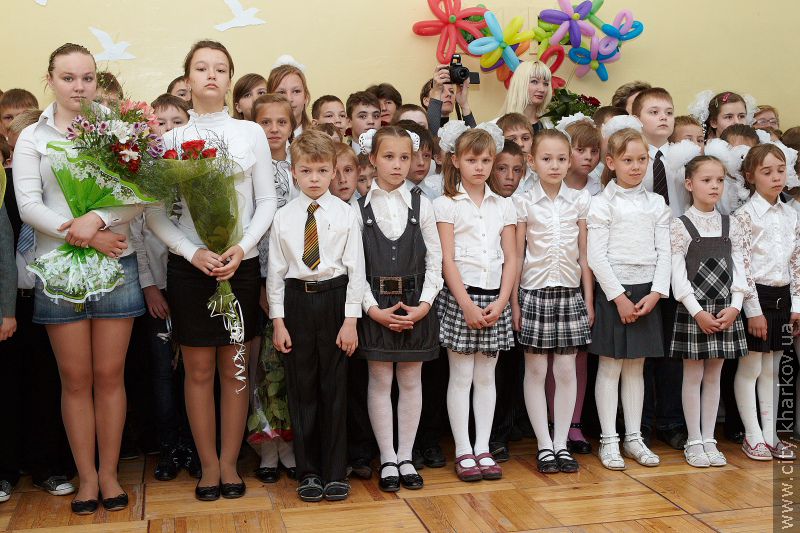 Геннадій Кернес відвідав Останній дзвоник у школі №160
