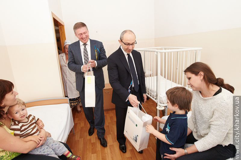 Геннадій Кернес привітав маленьких пацієнтів лікарні №17 - 11