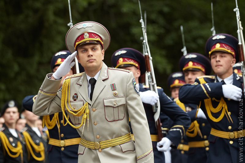 Геннадій Кернес привітав випускників Академії внутрішніх військ