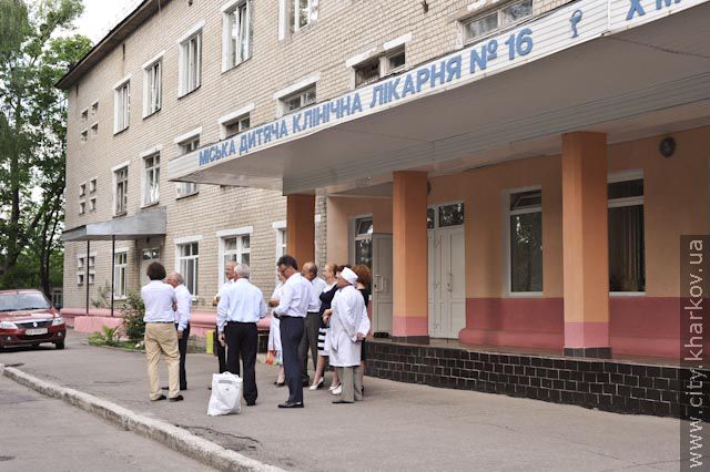 Німецький фонд вручив дитячій лікарні №16 чек на 10 тисяч євро