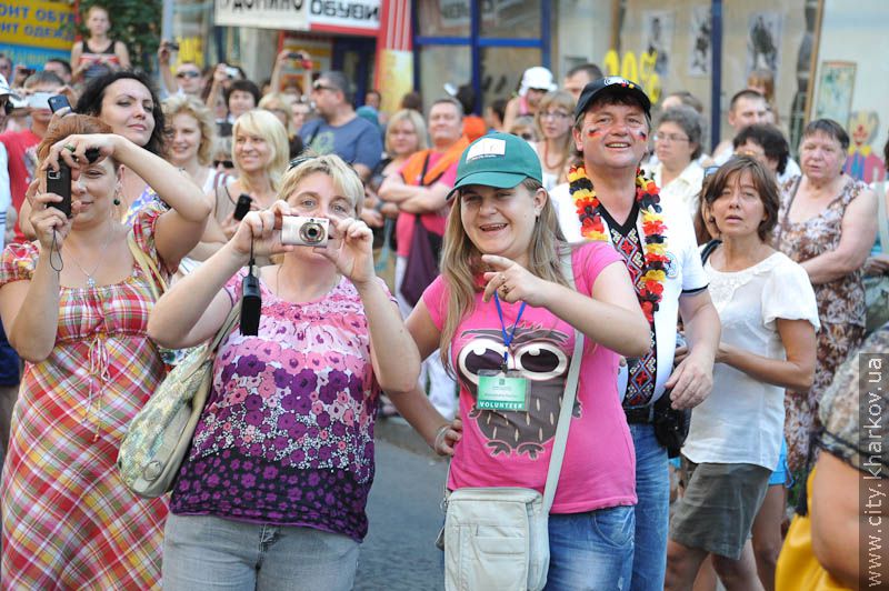 Марш голландських уболівальників до стадіону «Металіст» - 12