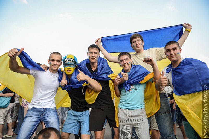 Українські вболівальники до початку матчу Україна-Франція