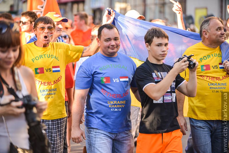 50 тисяч уболівальників пройшли маршем до стадіону «Металіст» - 12