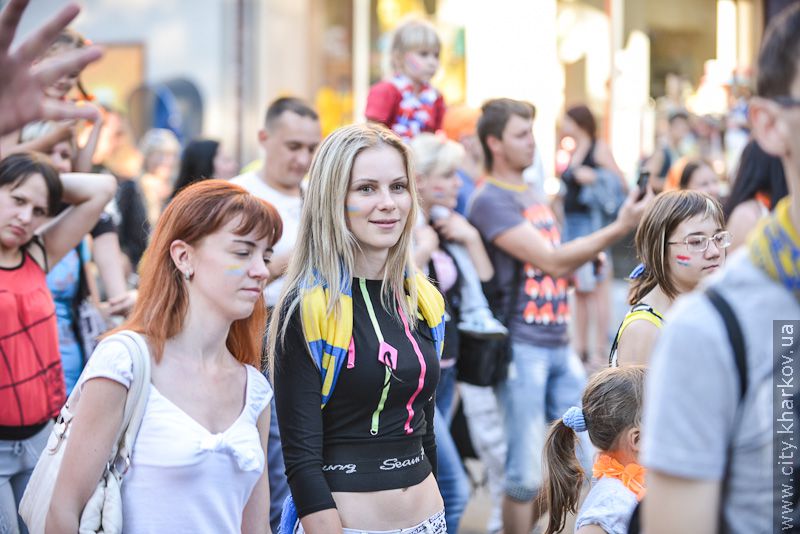 50 тисяч уболівальників пройшли маршем до стадіону «Металіст» - 18