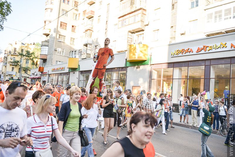 50 тисяч уболівальників пройшли маршем до стадіону «Металіст» - 34