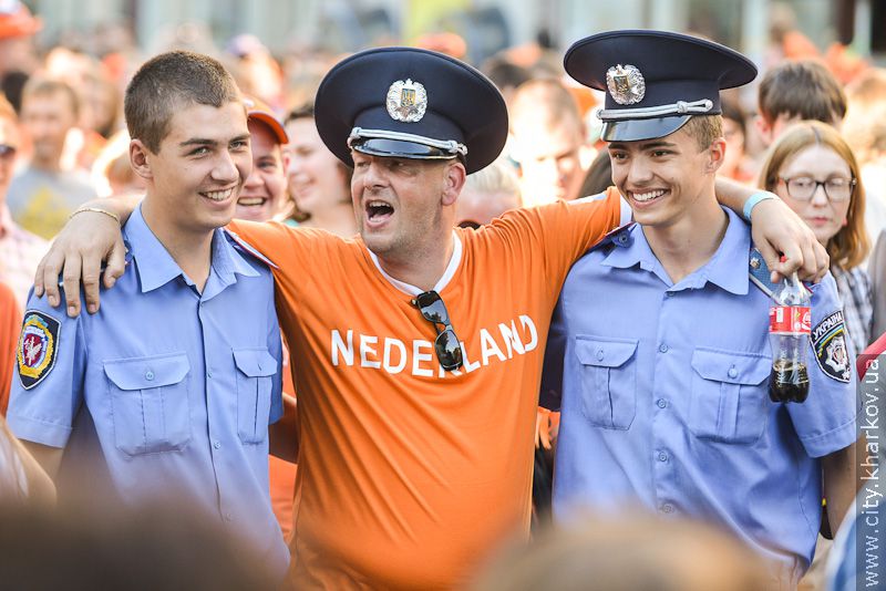 50 тисяч уболівальників пройшли маршем до стадіону «Металіст» - 48