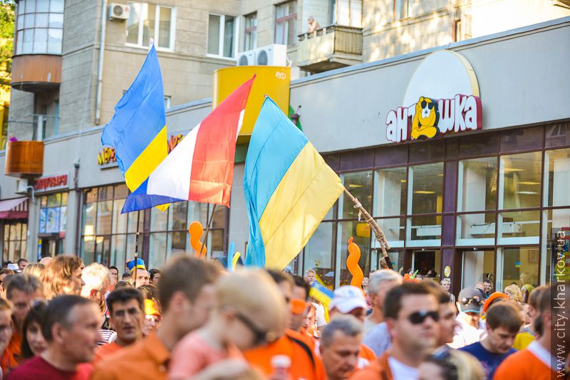 50 тисяч уболівальників пройшли маршем до стадіону «Металіст» - 49