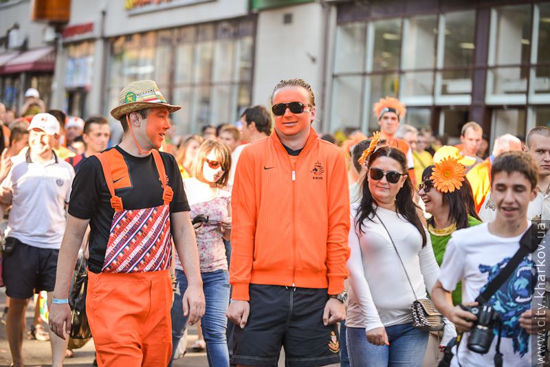50 тисяч уболівальників пройшли маршем до стадіону «Металіст» - 51