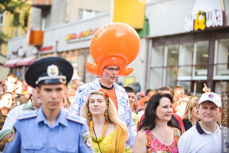 50 тисяч уболівальників пройшли маршем до стадіону «Металіст» - 52