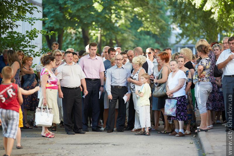 Геннадій Кернес зустрівся з жителями будинків по проспекту 50-річчя ВЛКСМ