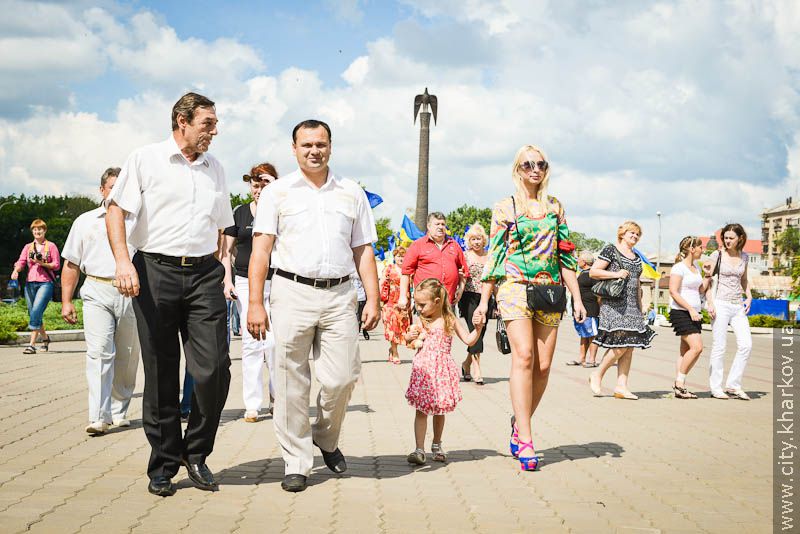Харків'яни поклали квіти до монументу Незалежності - 1