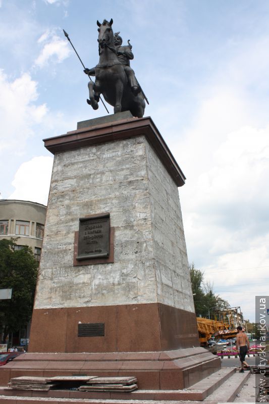 Пам'ятник Засновникам Харкова відреставрують до Дня міста