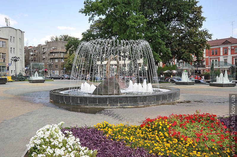 Харківські фонтани миють щотижня
