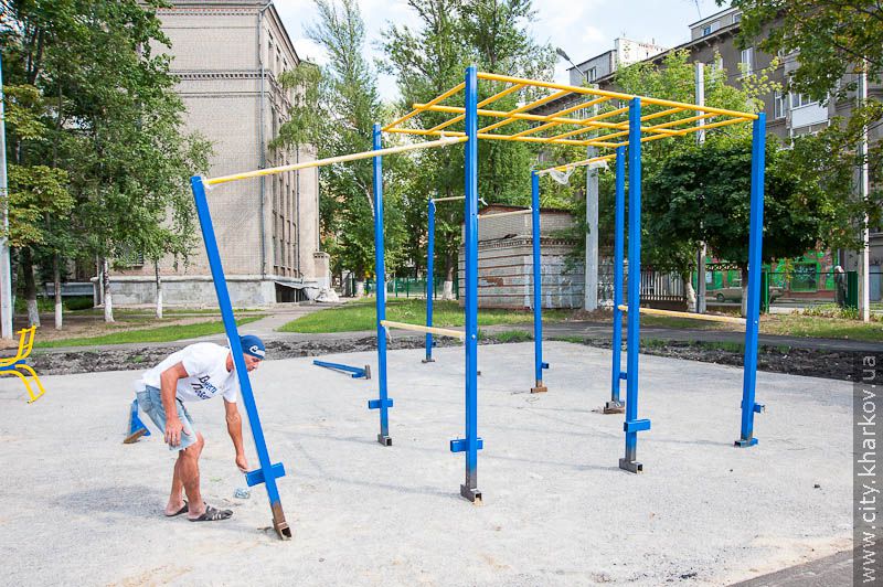 У школах Харкова оновлюють стадіони