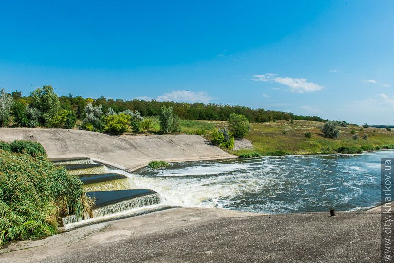 Тривають роботи з поліпшення води в Краснопавлівському водосховищі