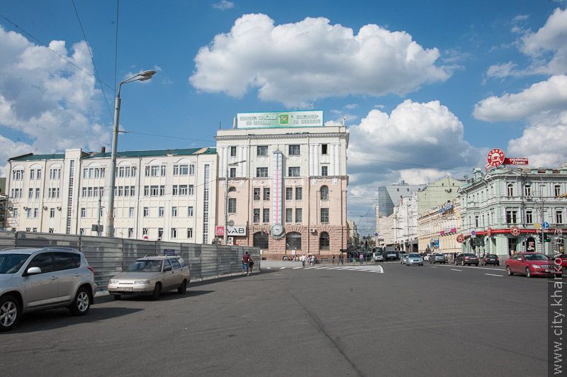 Градусник біля станції метро «Історичний музей» остаточно змонтовано