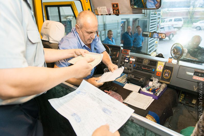 Маршрутні автобуси та їх водії щодня проходять ретельний огляд - 2