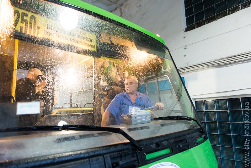 Маршрутні автобуси та їх водії щодня проходять ретельний огляд - 30