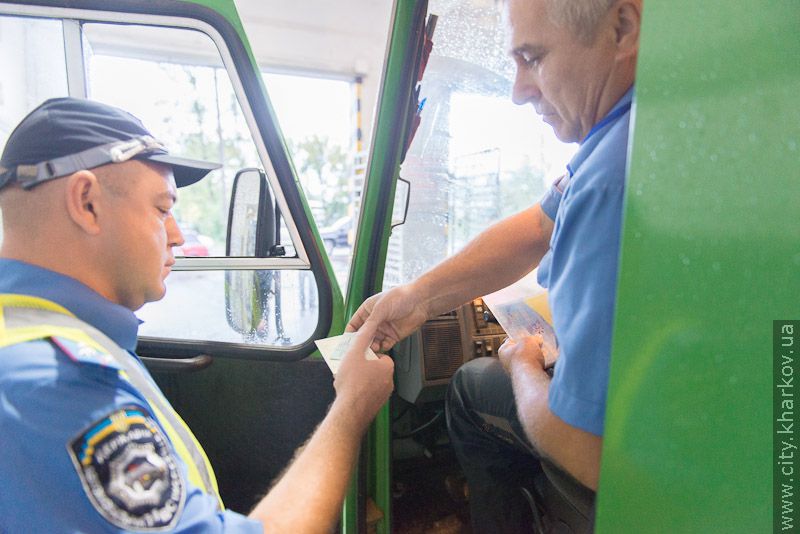 Маршрутні автобуси та їх водії щодня проходять ретельний огляд - 34