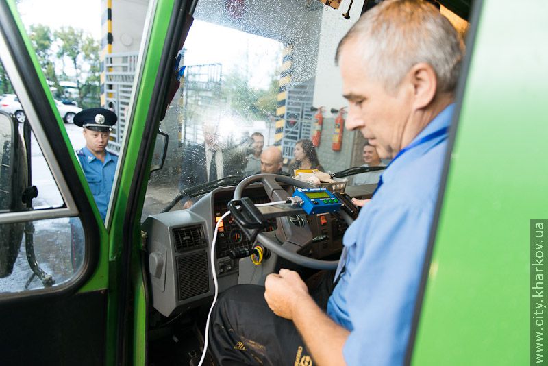 Маршрутні автобуси та їх водії щодня проходять ретельний огляд - 35