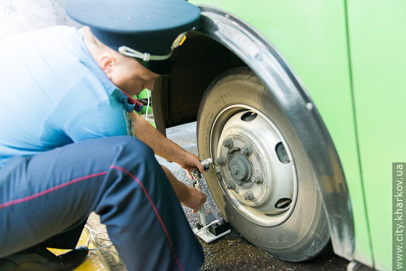 Маршрутні автобуси та їх водії щодня проходять ретельний огляд - 36