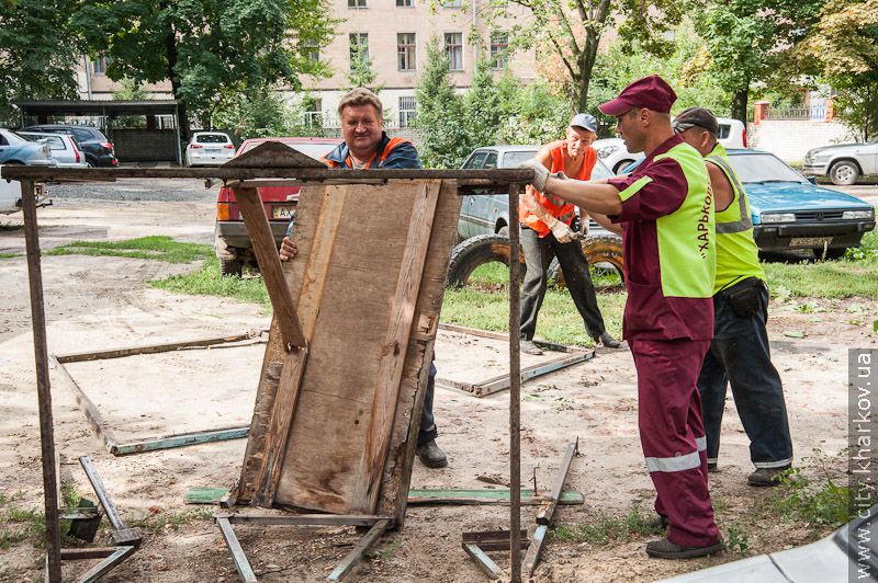 Харківські подвір'я приводять до ладу до Дня міста