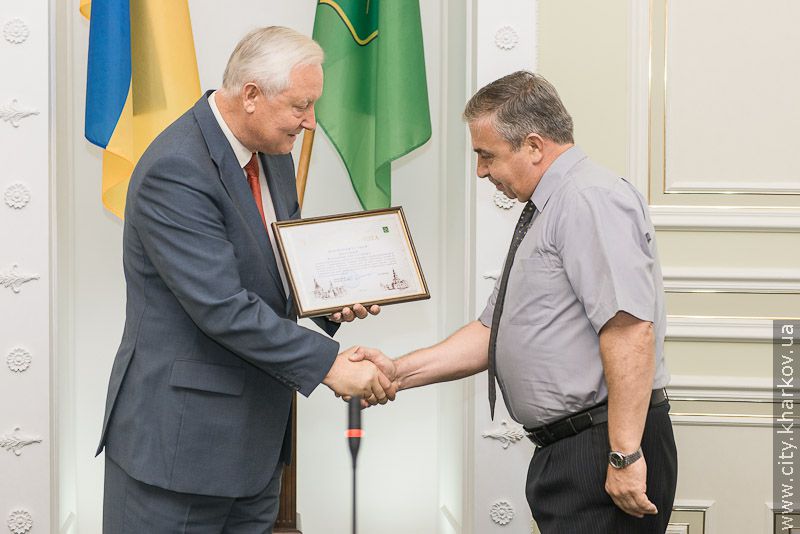 Харків'ян привітали зі святами та нагородили почесними грамотами - 1