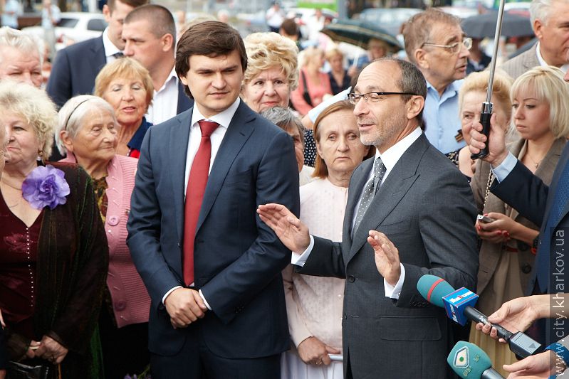 До пам'ятника Воїну-визволителю поклали квіти - 6