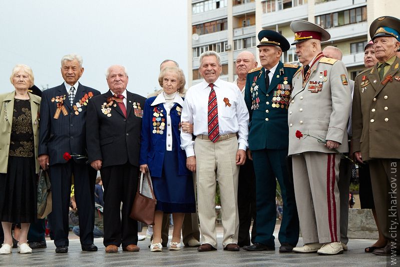 До пам'ятника Воїну-визволителю поклали квіти - 18