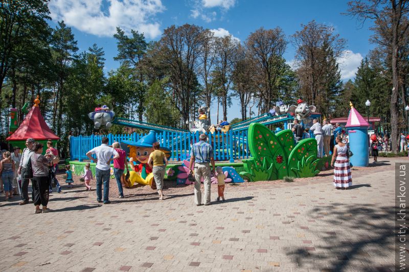 За вихідні на атракціонах у парку Горького покаталися 80 тисяч чоловік