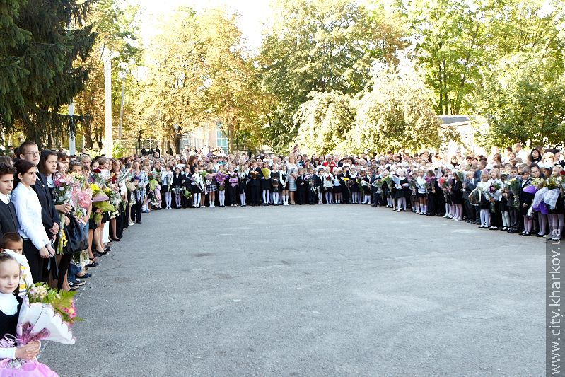 У школі №51 відбулася святкова лінійка - 20