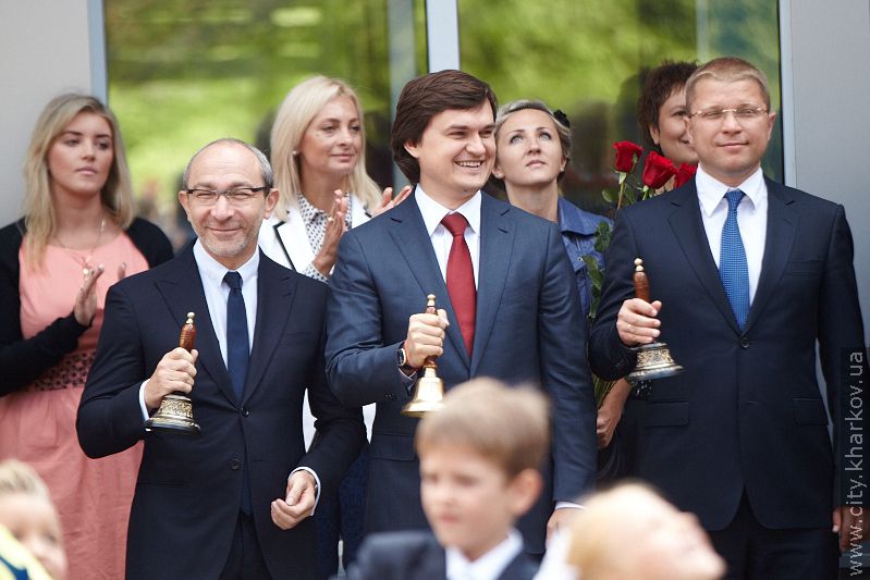 Геннадій Кернес привітав з Днем знань учнів гімназії №45 - 5