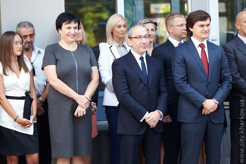 Геннадій Кернес привітав з Днем знань учнів гімназії №45 - 12