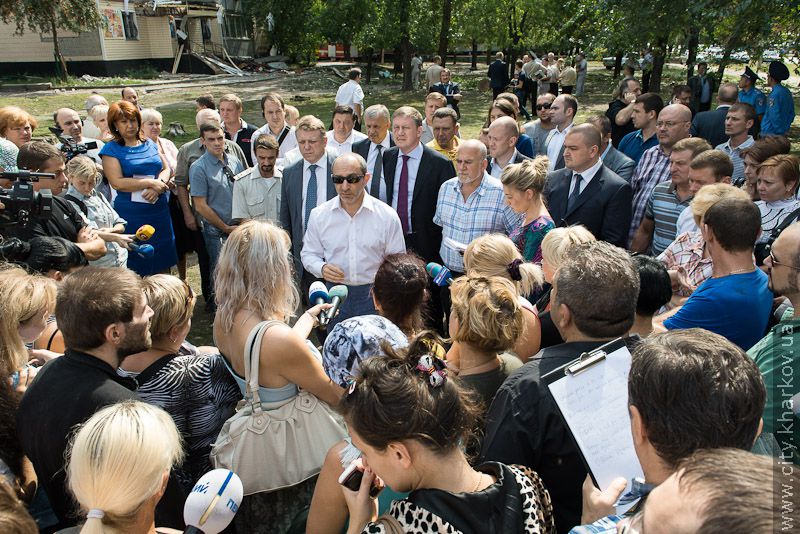 Геннадій Кернес: Я особисто контролюватиму всі питання щодо пошкодженого вибухом будинку - 9