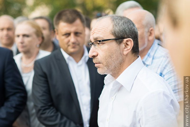 Геннадій Кернес зустрівся з мешканцями пошкодженого вибухом будинку