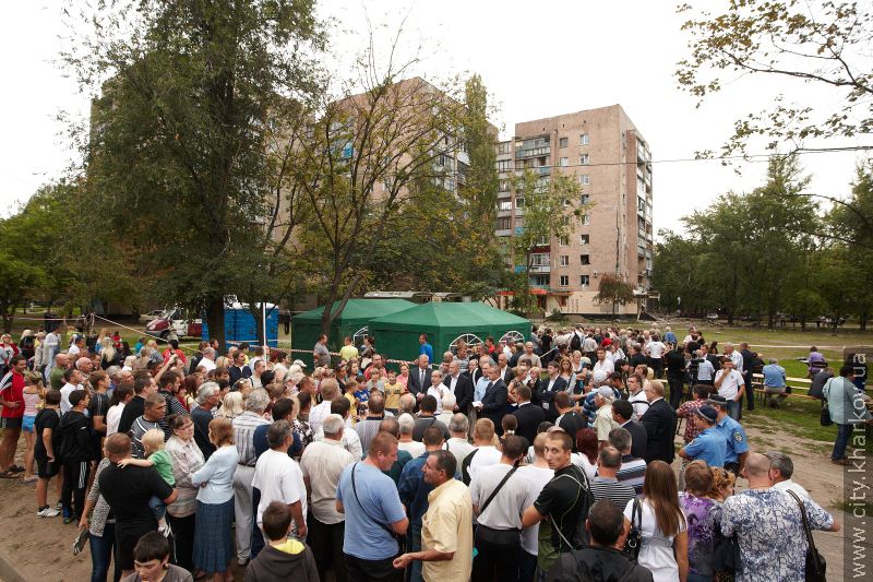 Міський голова зустрівся з жителями пошкодженого вибухом будинку - 2