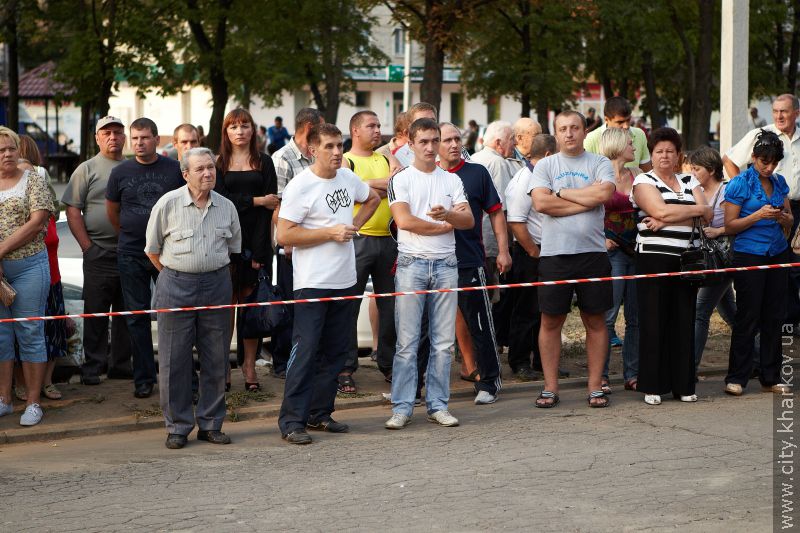 Міський голова зустрівся з жителями пошкодженого вибухом будинку - 15